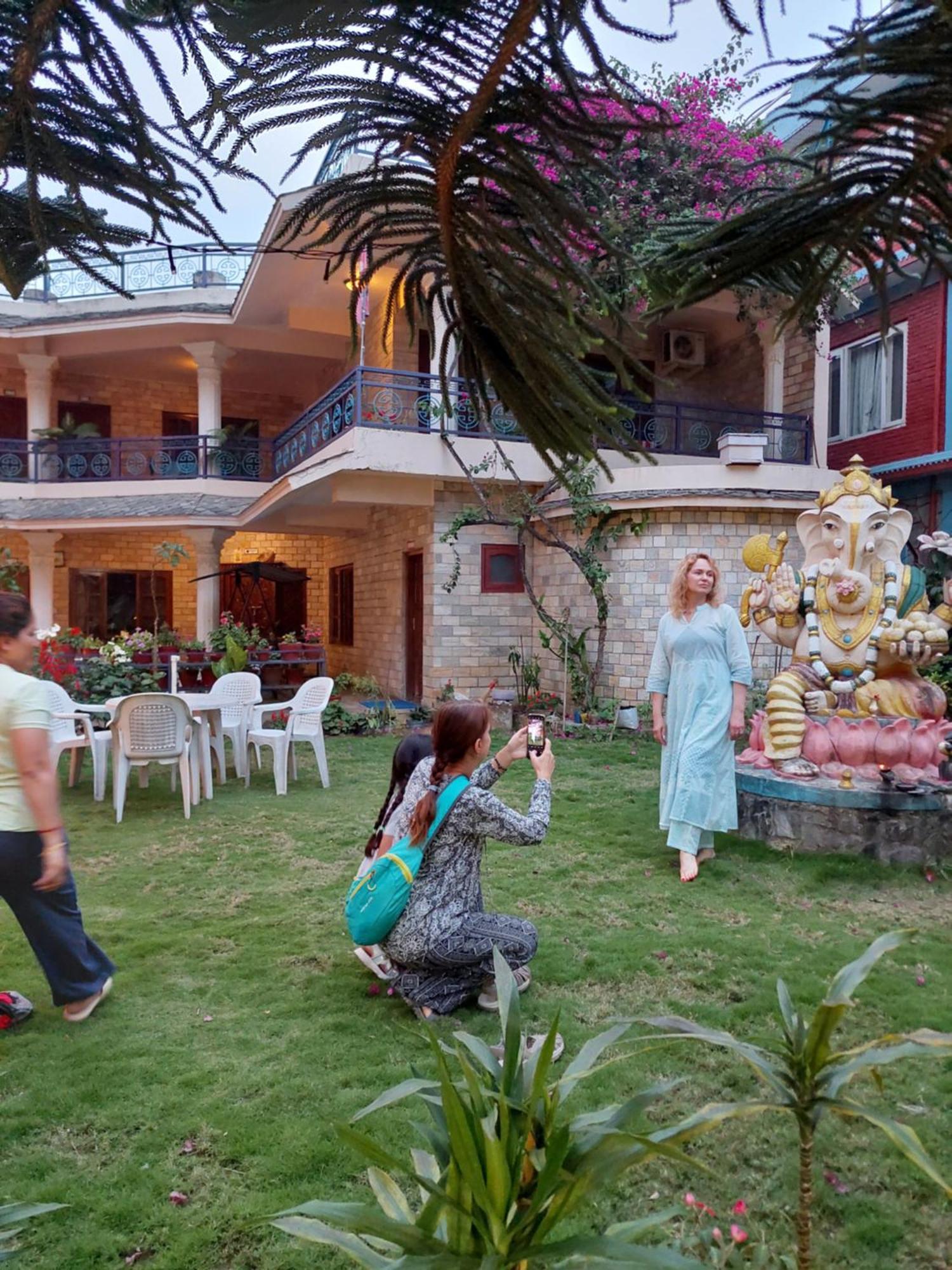 Blue Planet Lodge & Restaurant Pokhara Extérieur photo