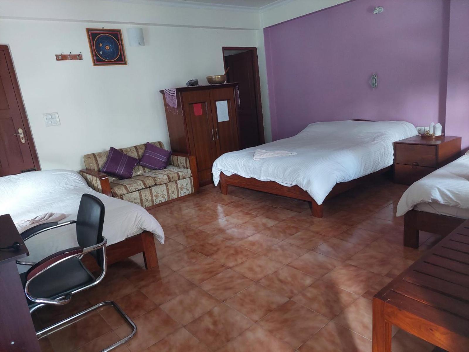 Blue Planet Lodge & Restaurant Pokhara Extérieur photo